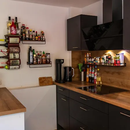 Gemuetliches Gaestezimmer Mit Gemeinsamer Kueche, Wohnzimmer & Balkon ナッセライト