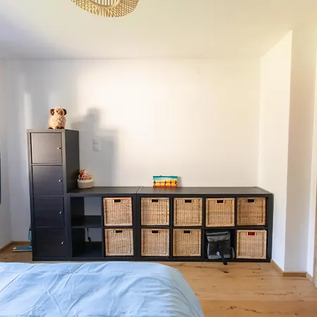 Gemuetliches Gaestezimmer Mit Gemeinsamer Kueche, Wohnzimmer & Balkon ホームステイ ナッセライト