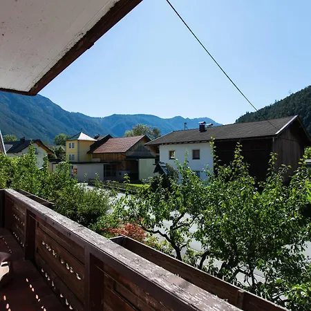 Gemuetliches Gaestezimmer Mit Gemeinsamer Kueche, Wohnzimmer & Balkon ナッセライト