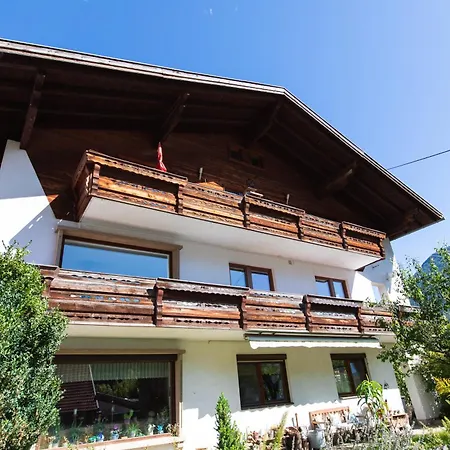 ホームステイ Gemuetliches Gaestezimmer Mit Gemeinsamer Kueche, Wohnzimmer & Balkon ナッセライト